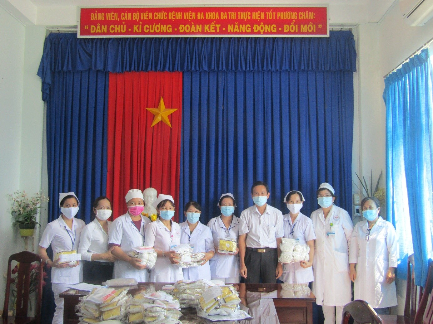 Công đoàn cơ sở Bệnh viện Đa khoa khu vực Ba Tri tổ chức các biện pháp phòng chống dịch Covid-19