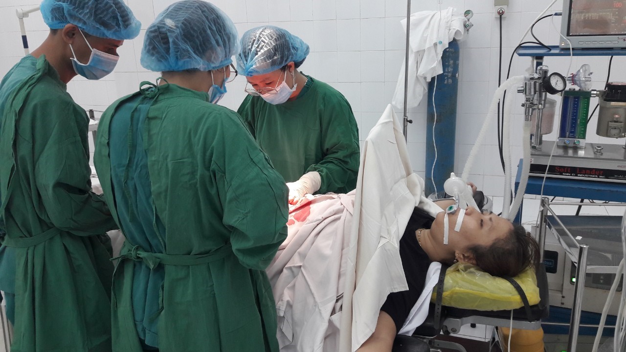 Bệnh viện Đa khoa khu vực Ba Tri phẫu thuật thành công cas thai ngoài tử cung vỡ